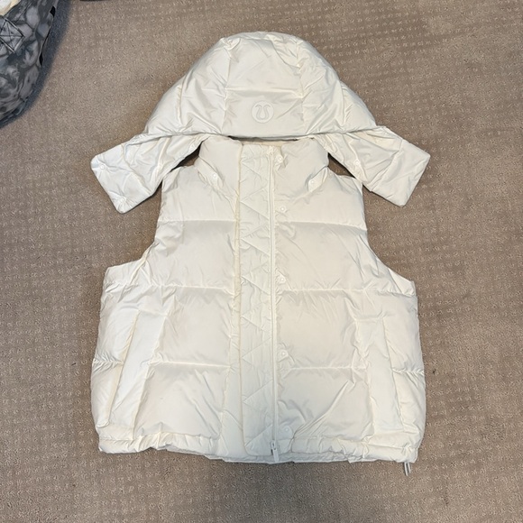 Lululemon White Puffer Vest - Size 6 - Picture 4 of 4